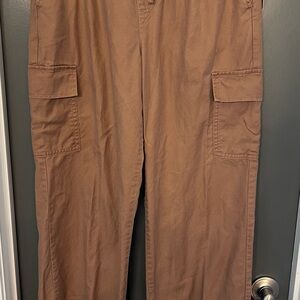 Sanctuary women’s brown Cargo Pants. Size medium.